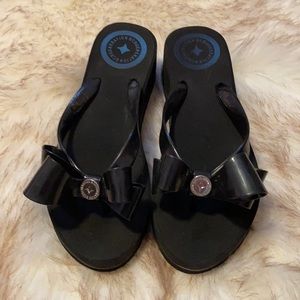 NWT BCB Generation sandals with gorgeous bows and metal accents